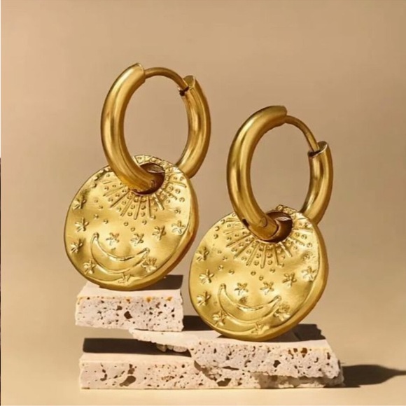 NEW 18K Gold Plated Sumerian Coin Huggie Hoop Drop Earrings - Picture 3 of 3